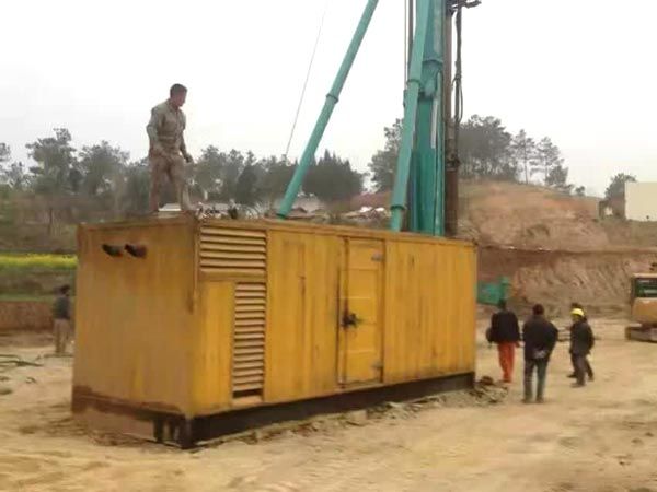 大石桥如何判断水冷式机油散热器密封件是否需要更换？